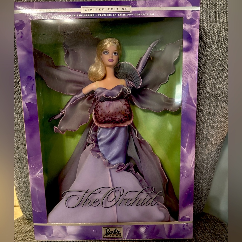 Vintage orchid Barbie: beautiful purple dress